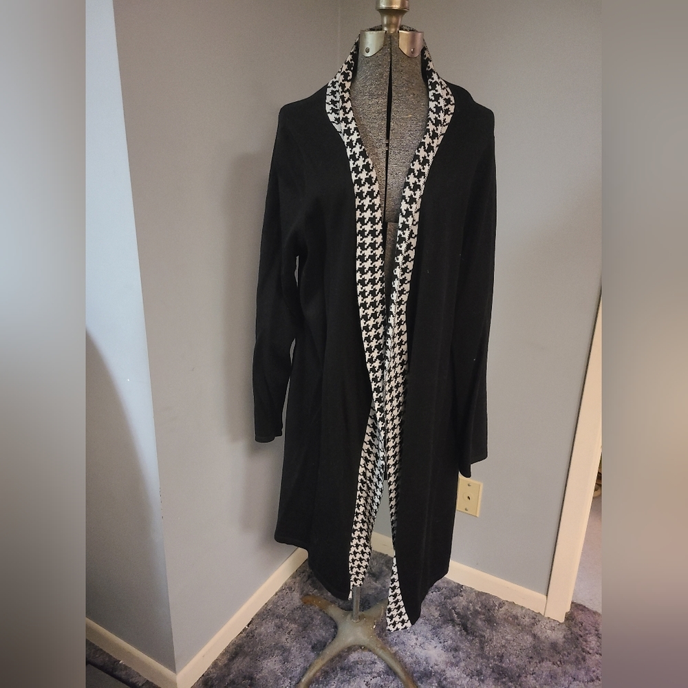 LONG BLACK WITH HOUNDSTOOTH DETAIL OPEN FRON CARDIGAN SWEATER